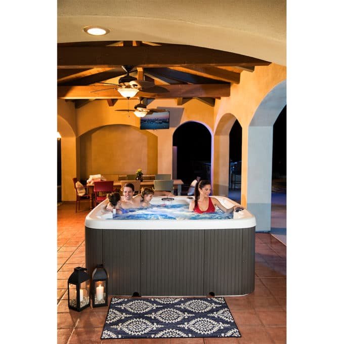 Lifesmart LS700DX 7-Person 90-Jet 220-Volt Spa
