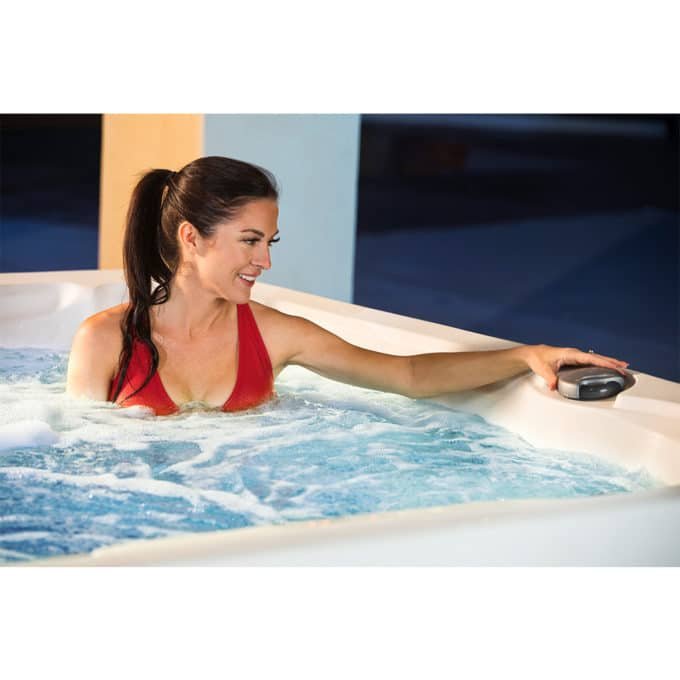 Lifesmart LS700DX 7-Person 90-Jet 220-Volt Spa