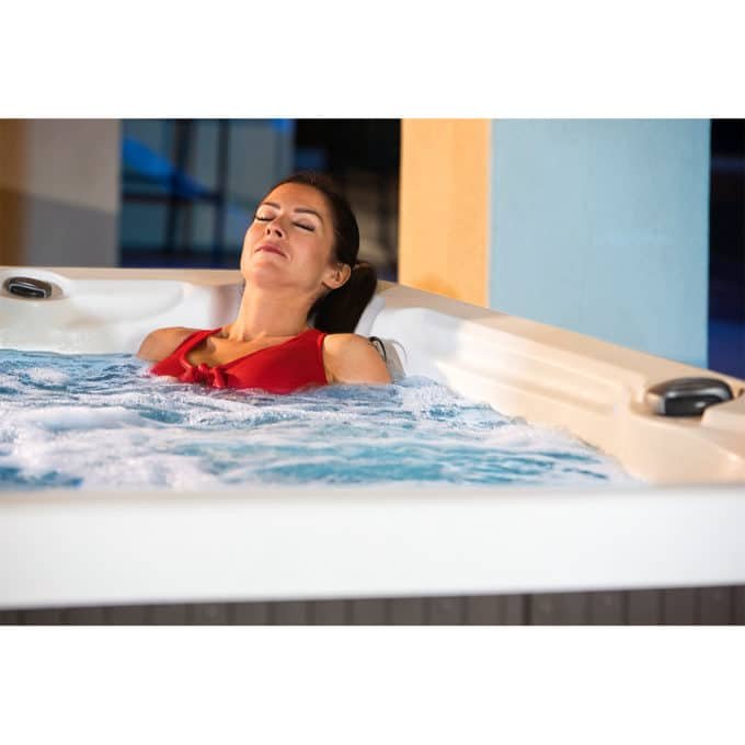 Lifesmart LS700DX 7-Person 90-Jet 220-Volt Spa