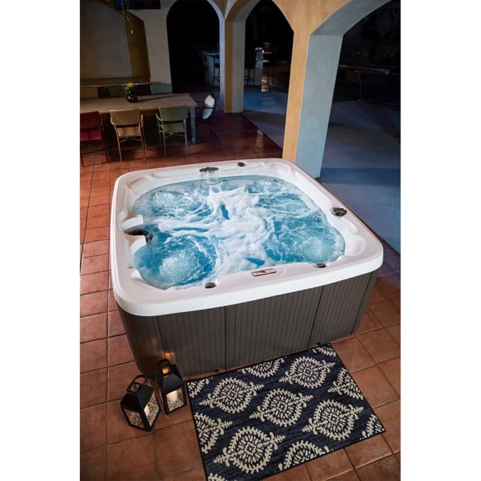 Lifesmart LS700DX 7-Person 90-Jet 220-Volt Spa